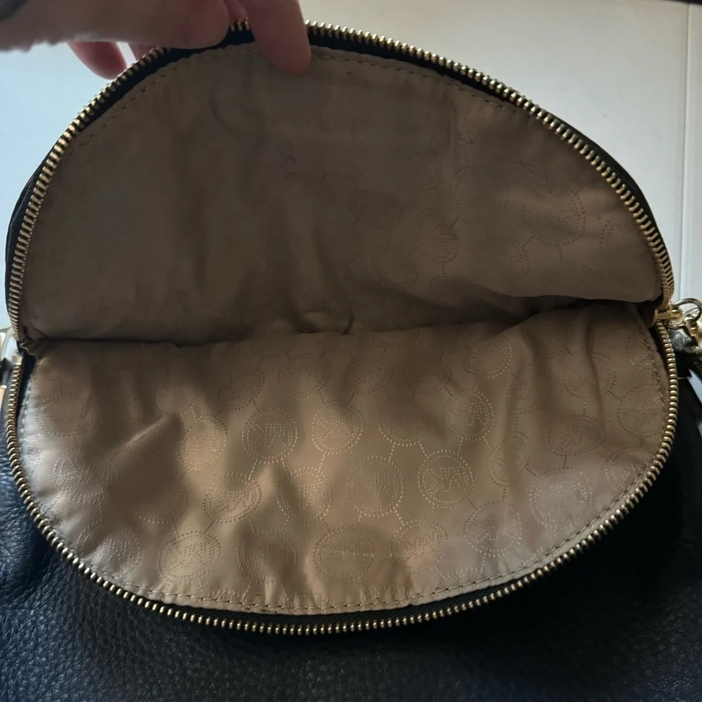 MICHAEL KORS women’s navy blue pebble leather bedford tassel shoulder bag - Picture 11 of 13